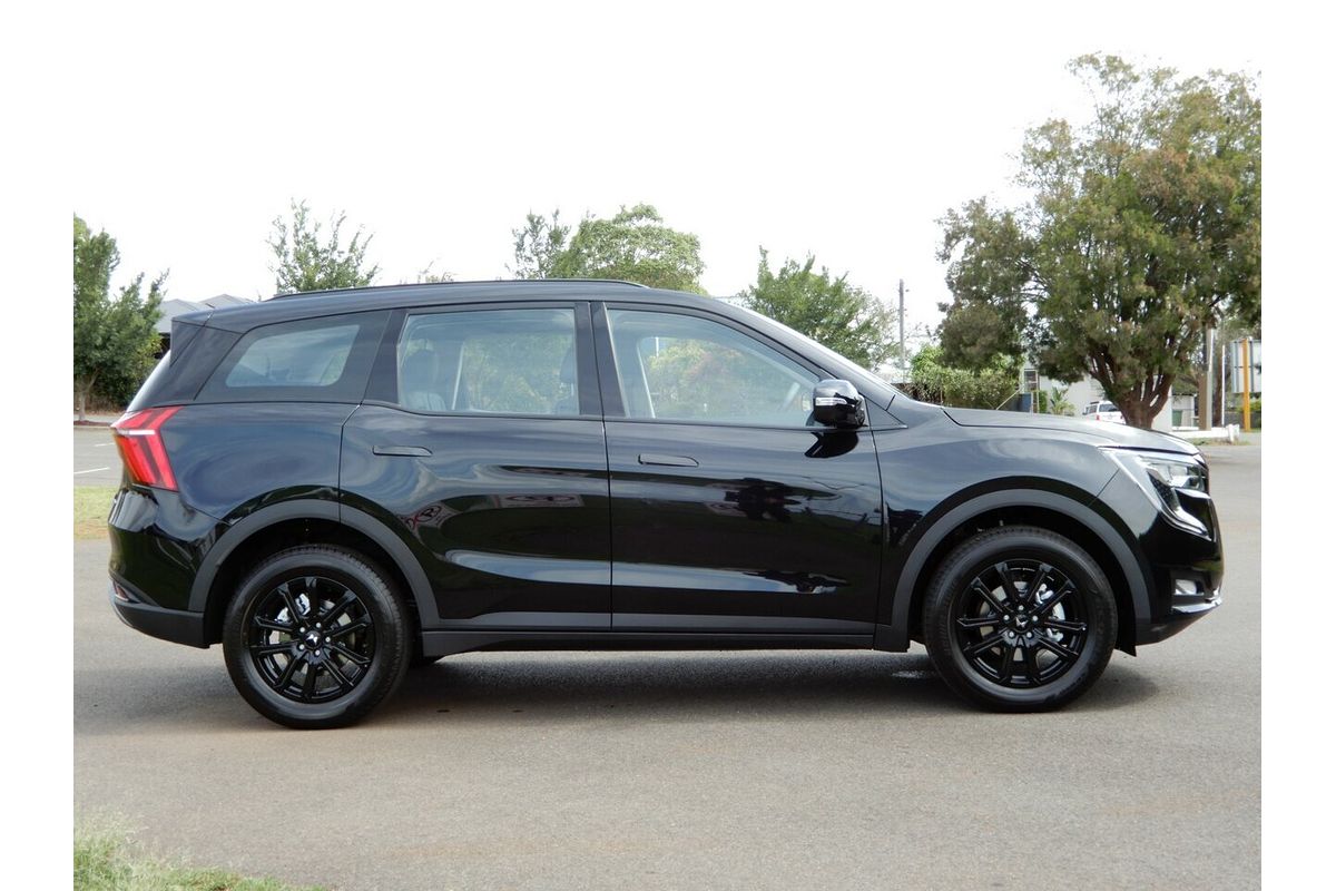 2024 Mahindra XUV700 Black Edition MY25