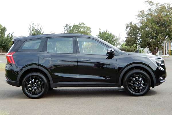 2024 Mahindra XUV700 Black Edition MY25