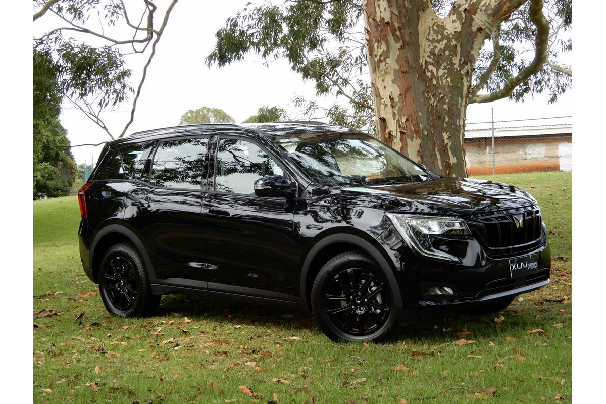 2024 Mahindra XUV700 Black Edition MY25