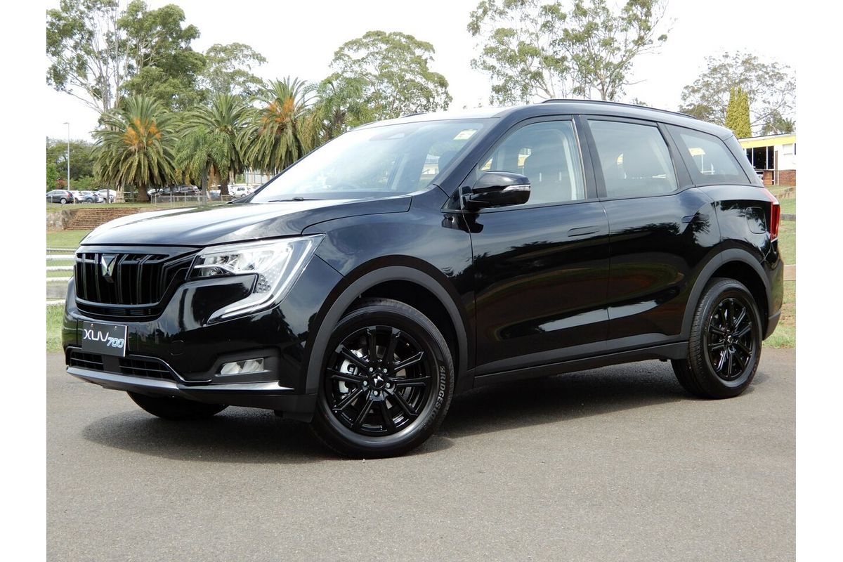 2024 Mahindra XUV700 Black Edition MY25