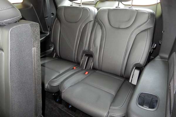 2024 Mahindra XUV700 Black Edition MY25