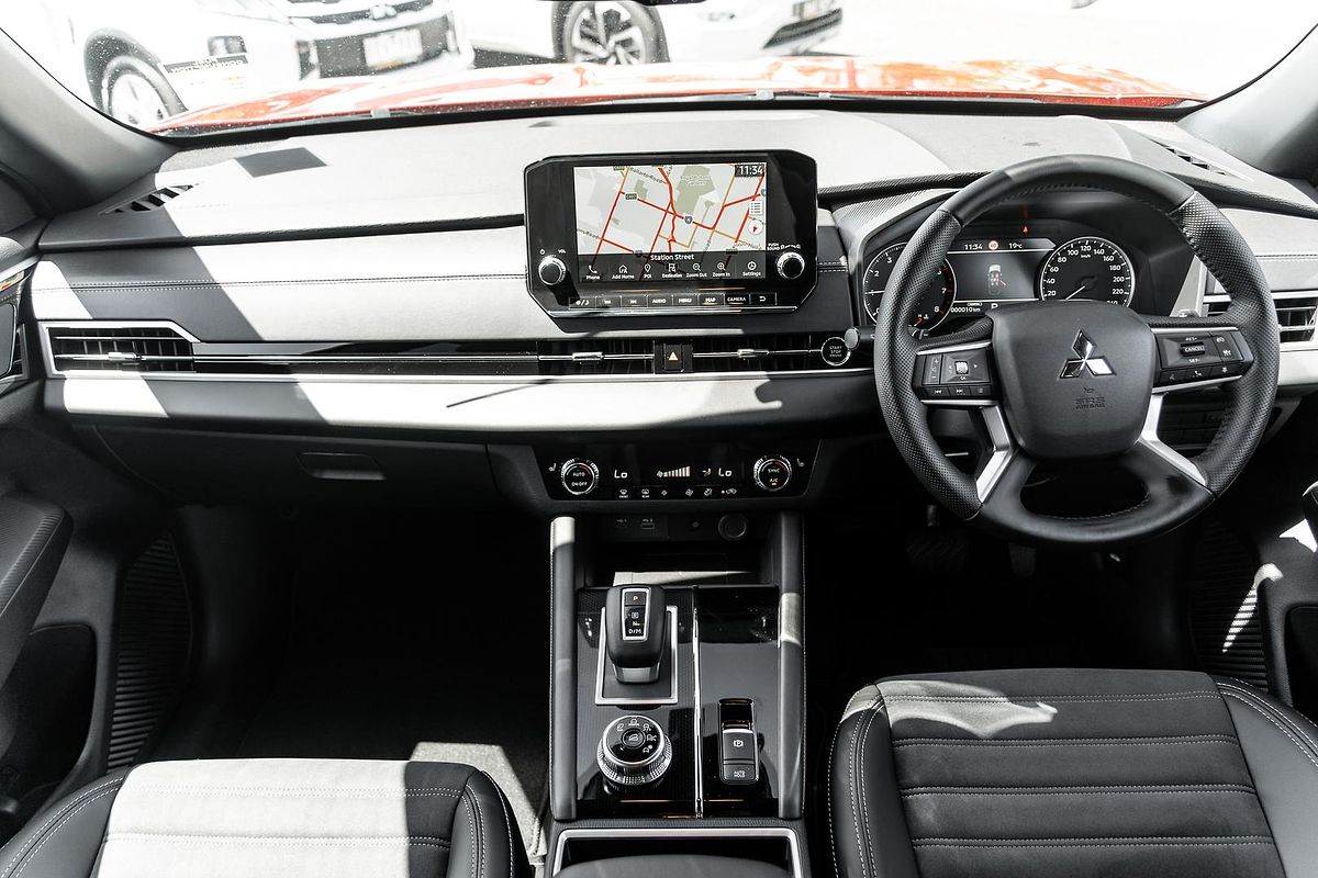 2024 Mitsubishi Outlander Black Edition ZM