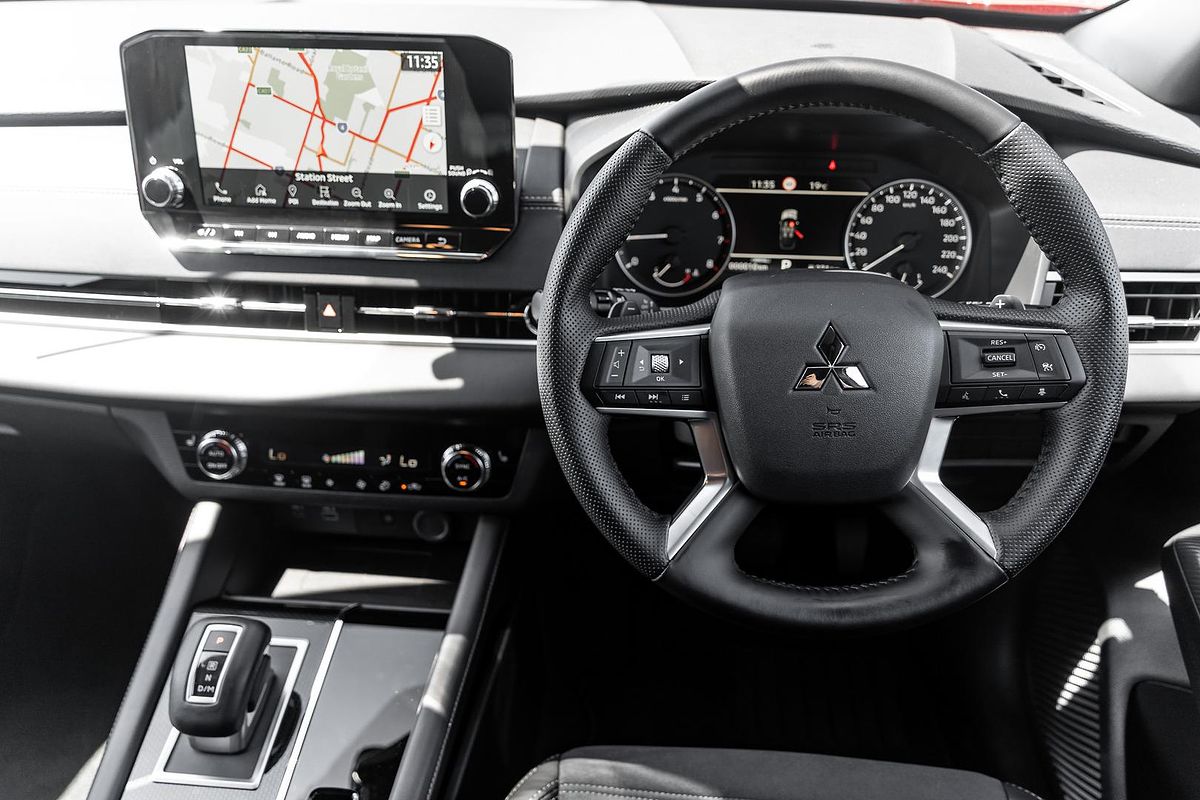 2024 Mitsubishi Outlander Black Edition ZM