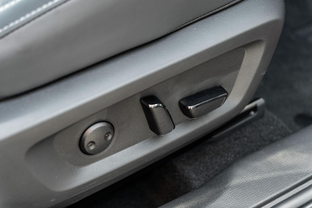 2024 Mitsubishi Outlander Black Edition ZM