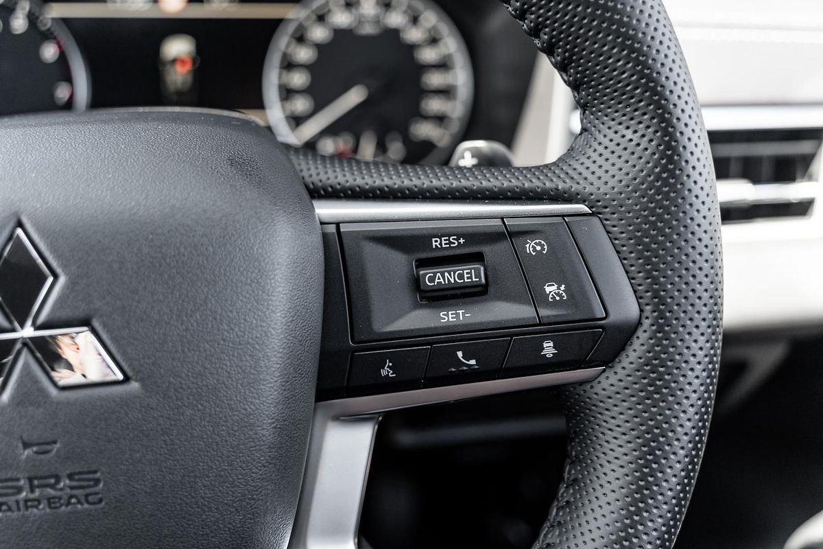 2024 Mitsubishi Outlander Black Edition ZM