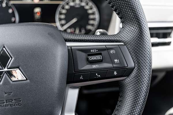 2024 Mitsubishi Outlander Black Edition ZM