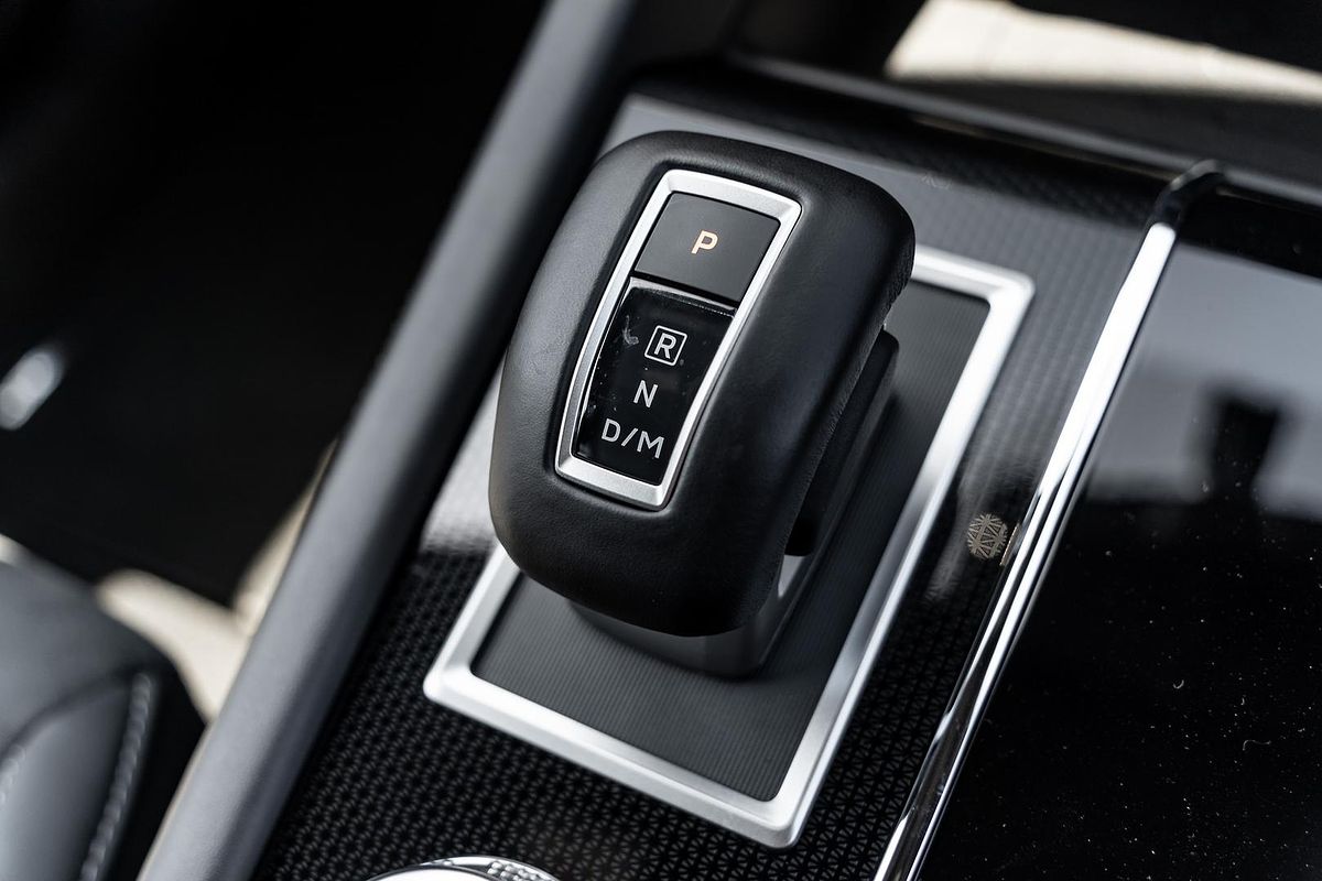 2024 Mitsubishi Outlander Black Edition ZM