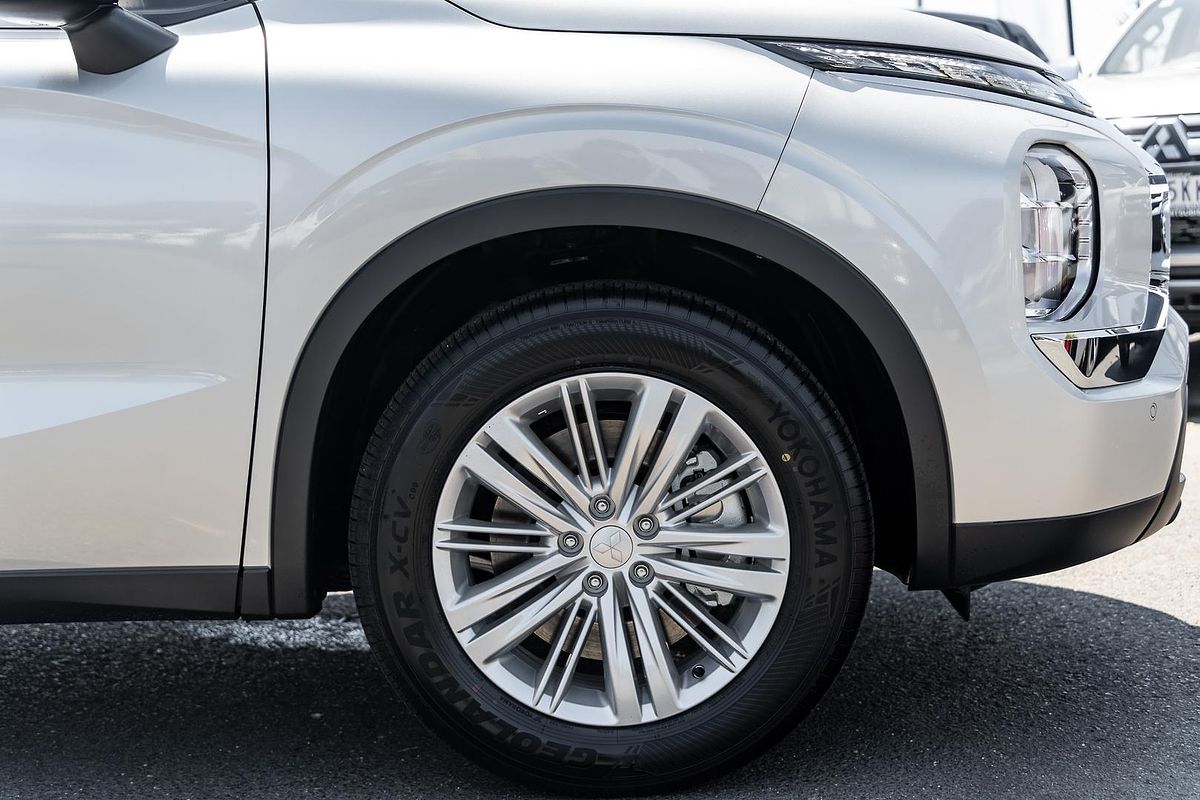 2024 Mitsubishi Outlander ES ZM
