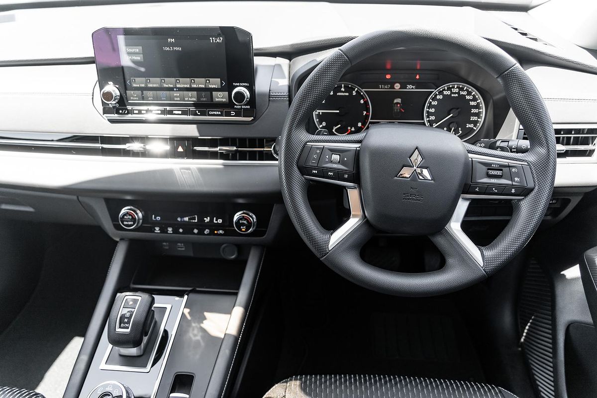 2024 Mitsubishi Outlander ES ZM