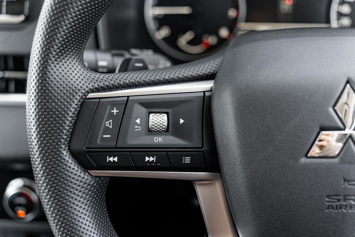 2024 Mitsubishi Outlander ES ZM