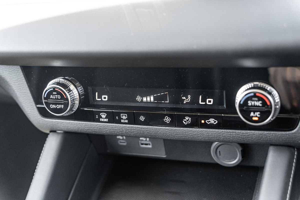 2024 Mitsubishi Outlander ES ZM