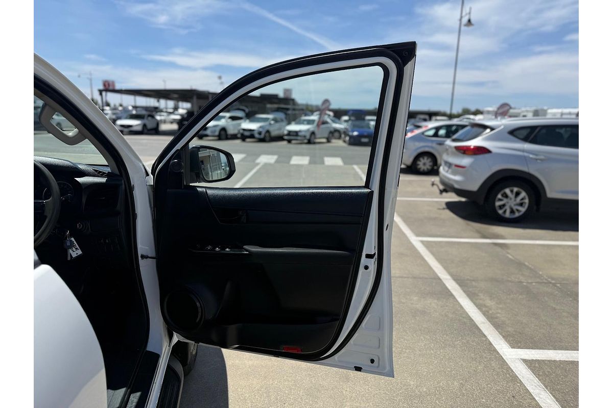 2017 Toyota Hilux SR GUN126R 4X4