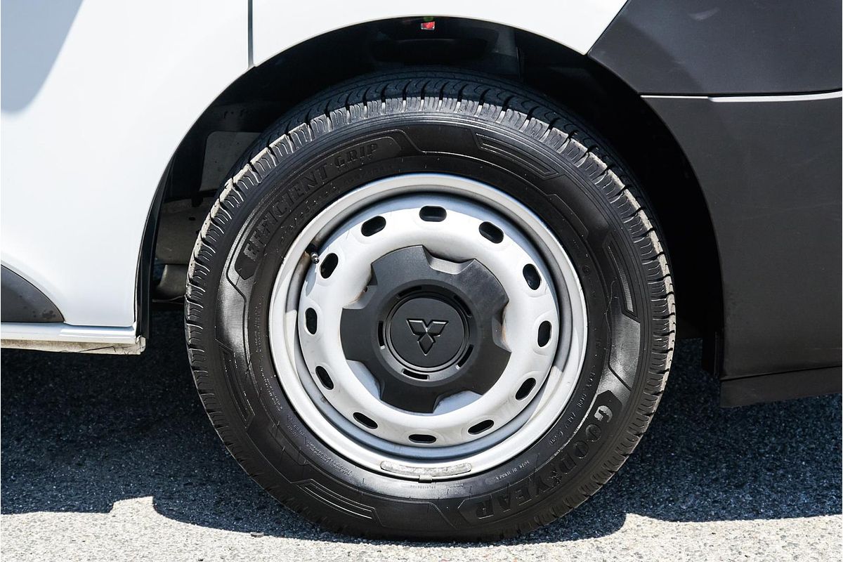 2022 Mitsubishi Express GLX SN SWB