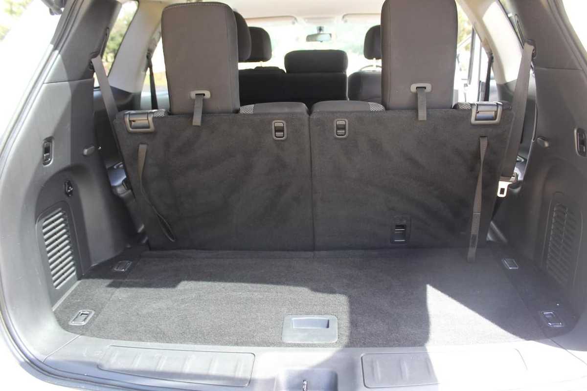 2017 Nissan PATHFINDER ST R52 Series II
