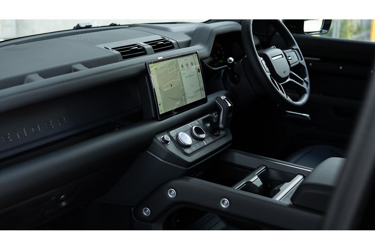 2024 Land Rover Defender 110 P400e X-Dynamic SE L663