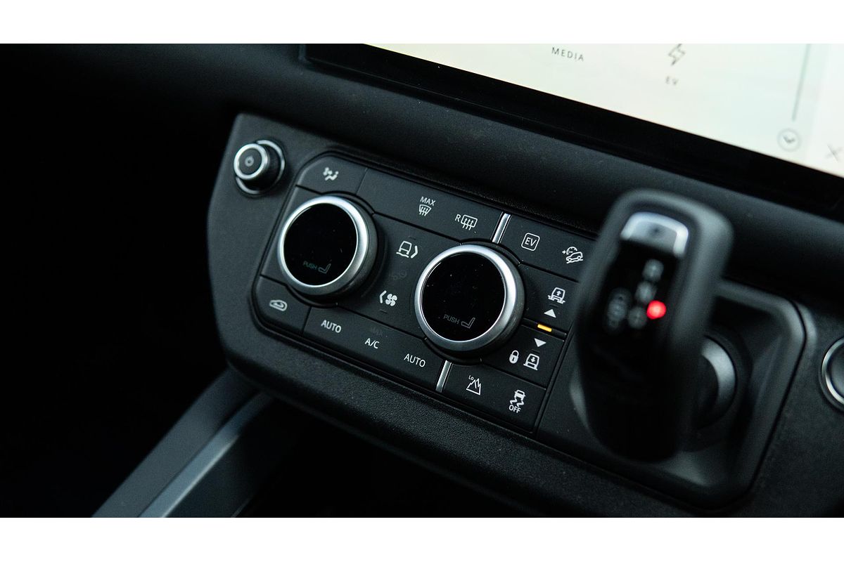 2024 Land Rover Defender 110 P400e X-Dynamic SE L663