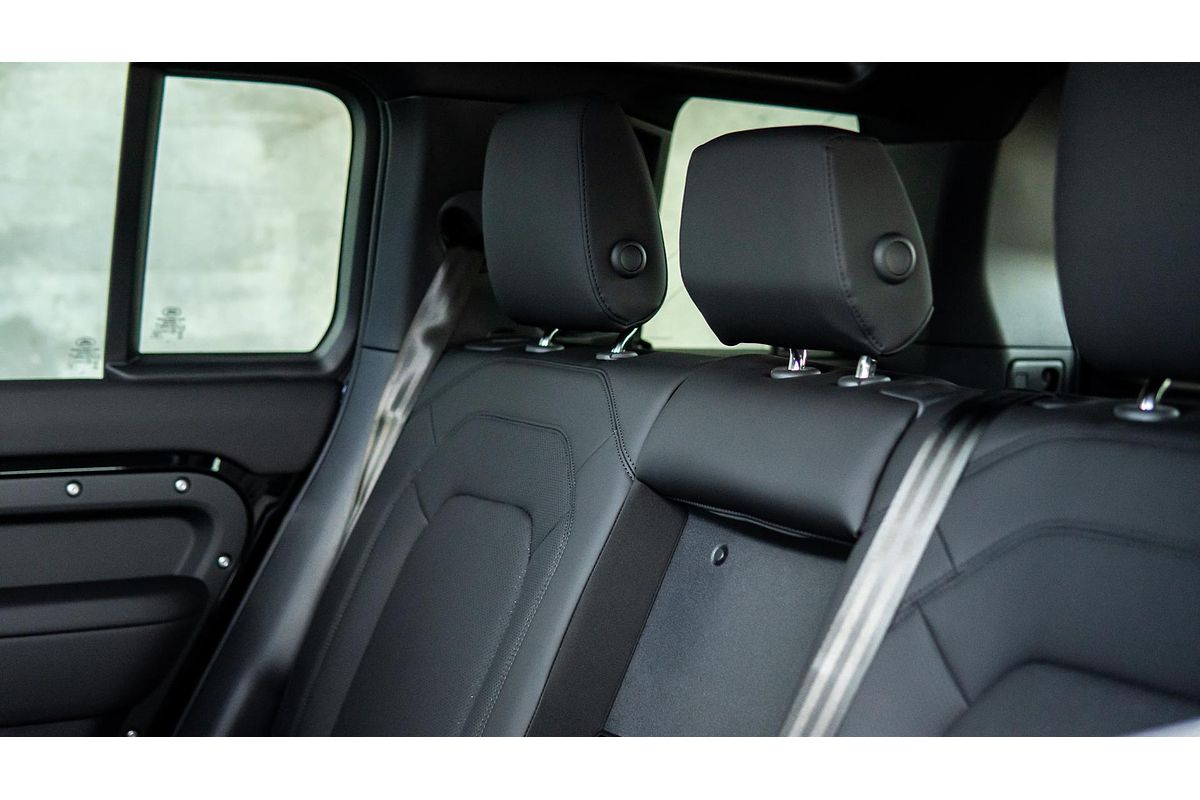 2024 Land Rover Defender 110 P400e X-Dynamic SE L663