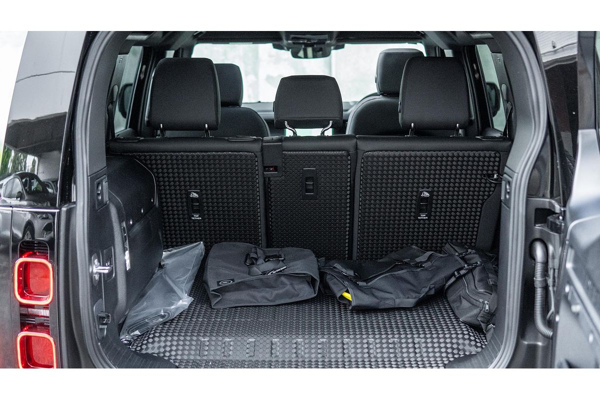 2024 Land Rover Defender 110 P400e X-Dynamic SE L663