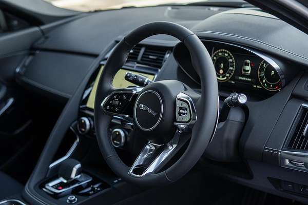 2024 Jaguar E-PACE P250 R-Dynamic SE X540
