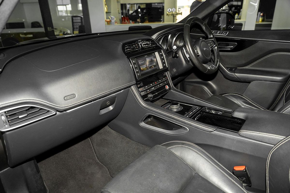 2019 Jaguar F-PACE 25d R-Sport X761