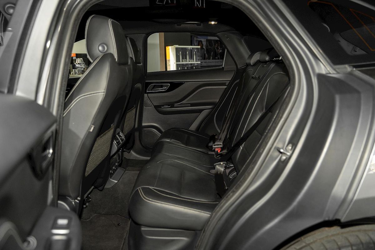 2019 Jaguar F-PACE 25d R-Sport X761