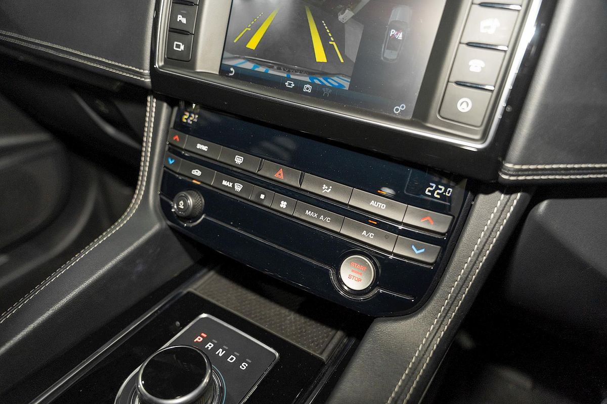 2019 Jaguar F-PACE 25d R-Sport X761