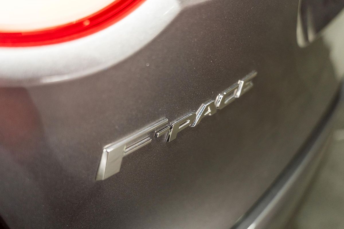 2019 Jaguar F-PACE 25d R-Sport X761
