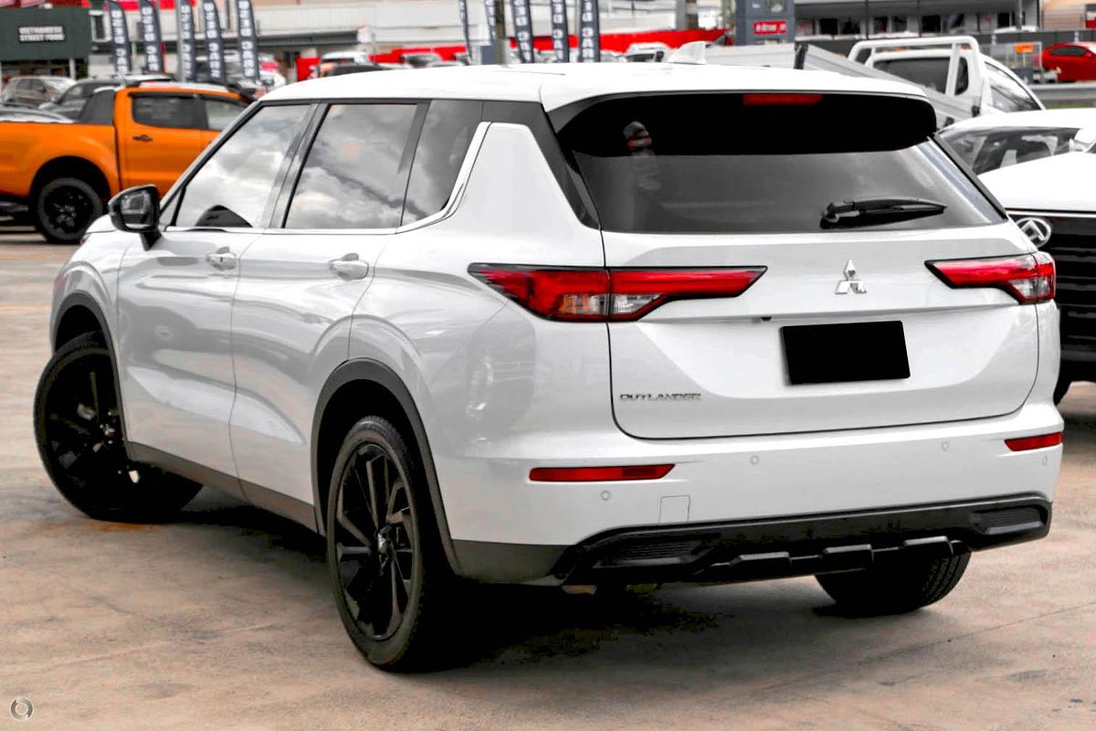 2024 Mitsubishi Outlander Black Edition ZM