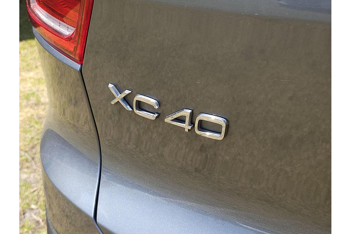 2019 Volvo XC40 T5 R-Design