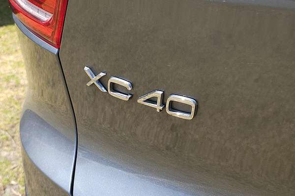 2019 Volvo XC40 T5 R-Design