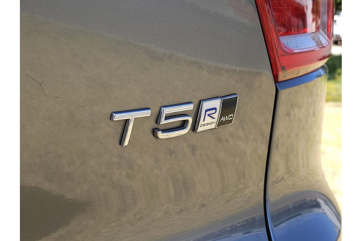 2019 Volvo XC40 T5 R-Design