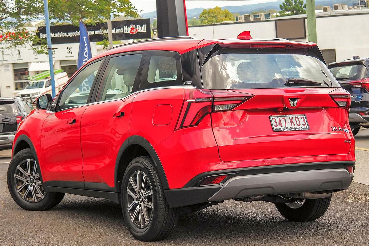 2023 Mahindra XUV700 AX7L