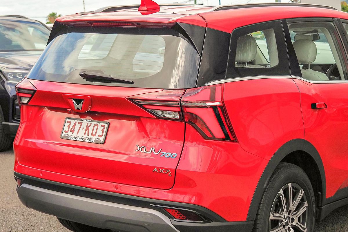 2023 Mahindra XUV700 AX7L