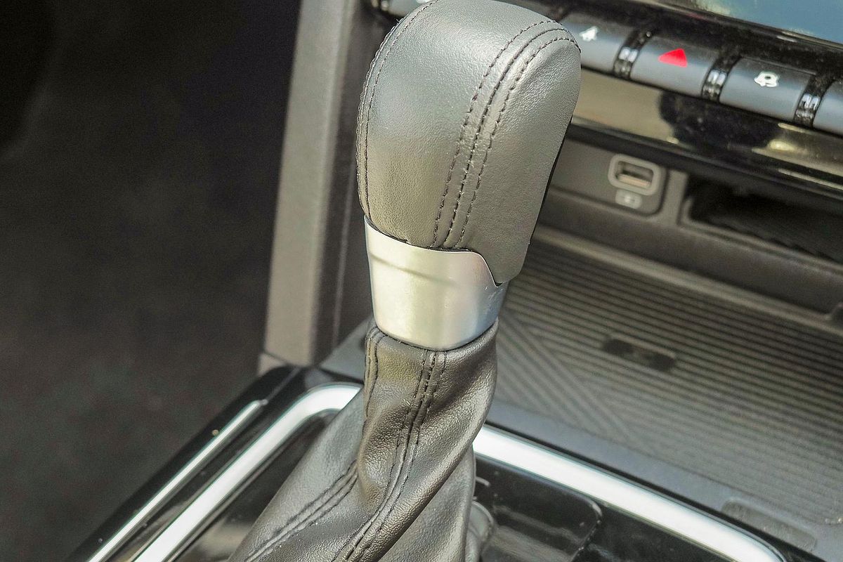 2023 Mahindra XUV700 AX7L