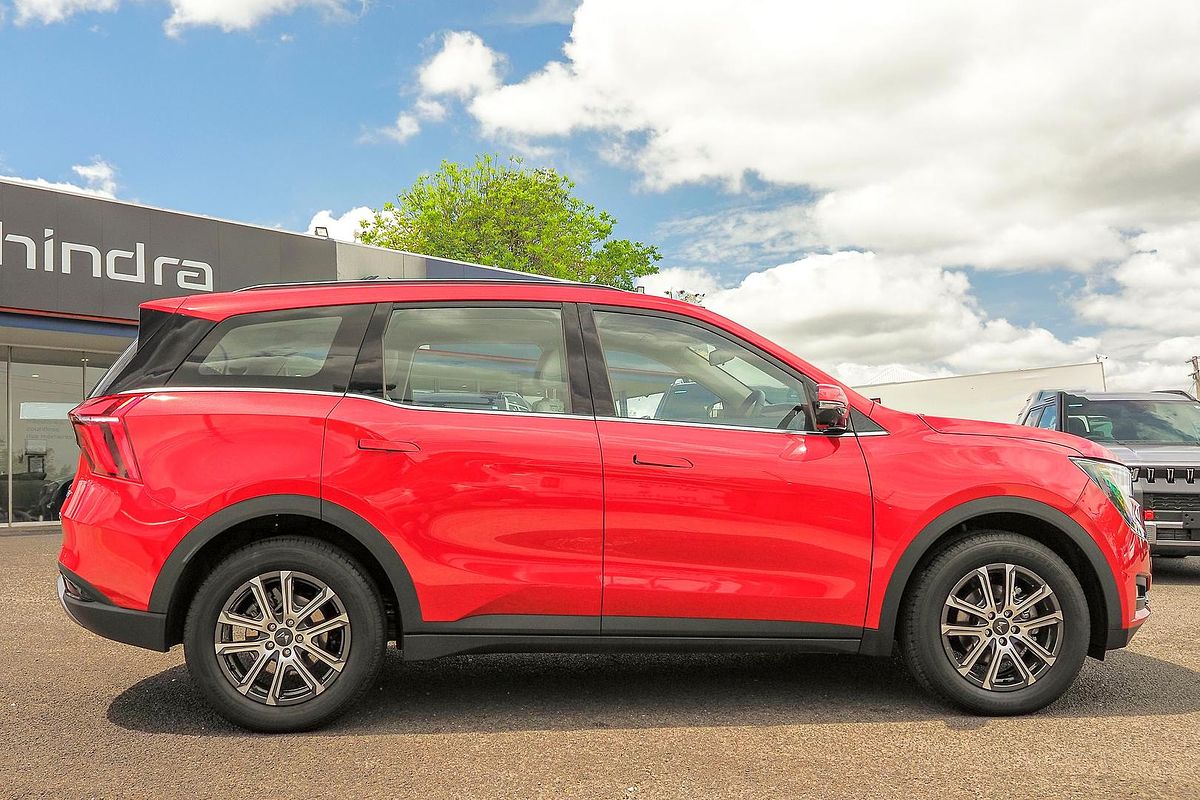 2023 Mahindra XUV700 AX7L