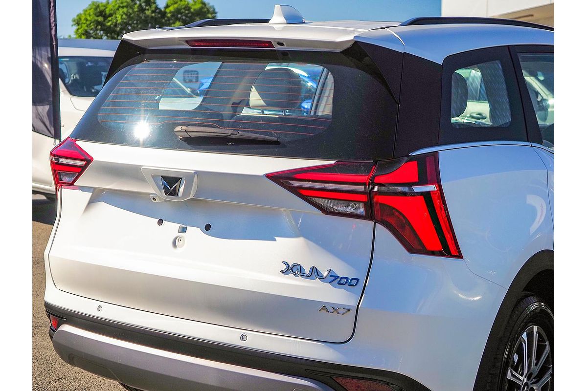 2024 Mahindra XUV700 AX7L