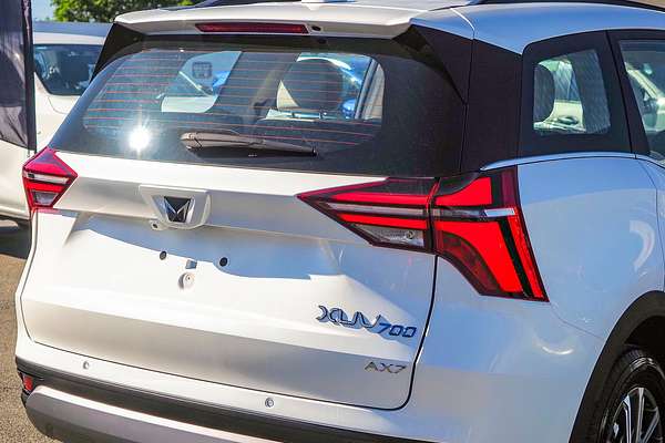 2024 Mahindra XUV700 AX7L