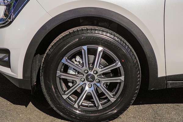 2024 Mahindra XUV700 AX7L