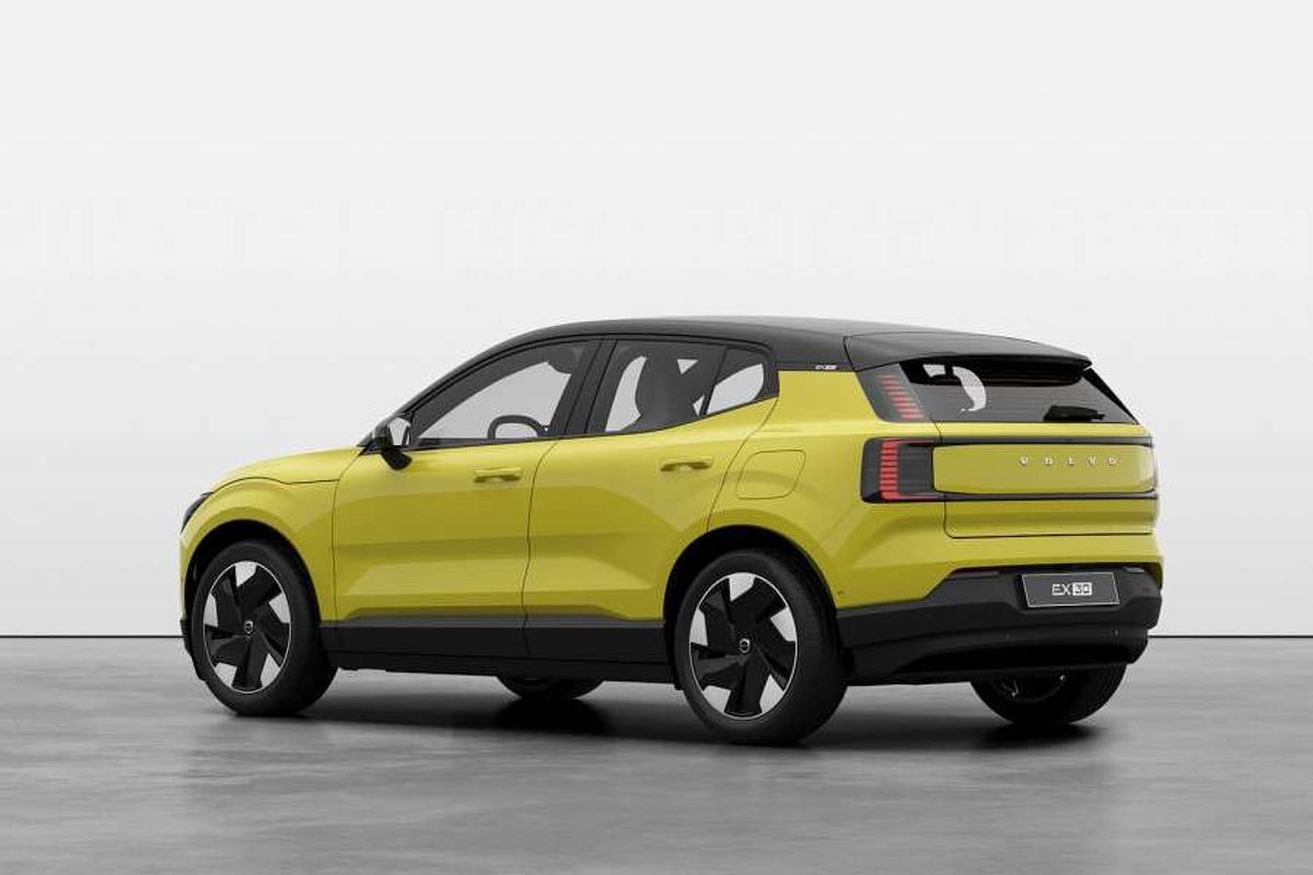 2024 Volvo EX30 Single Motor Extended Range Ultra