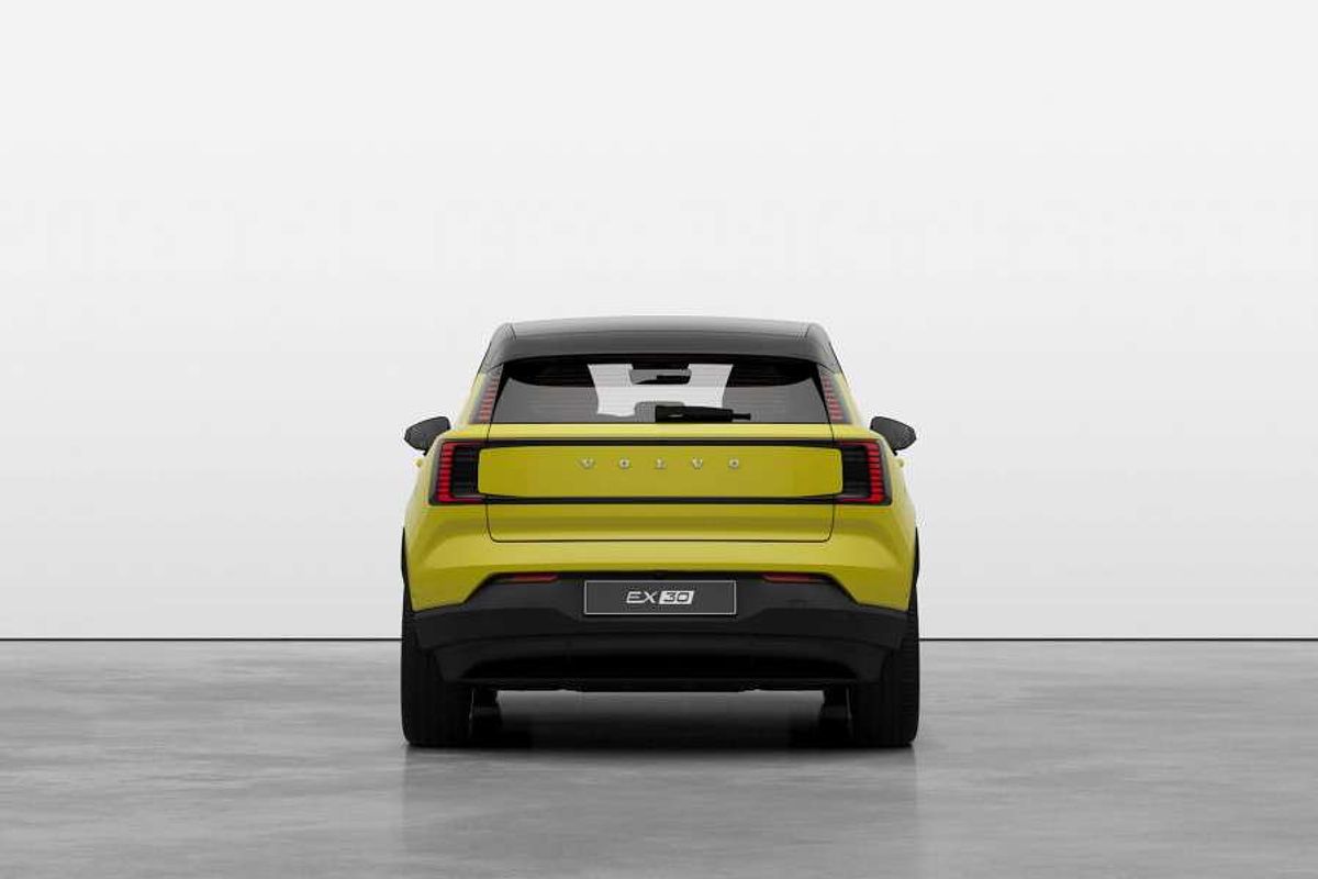2024 Volvo EX30 Single Motor Extended Range Ultra