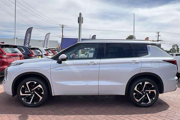 2024 Mitsubishi Outlander PHEV Exceed ZM