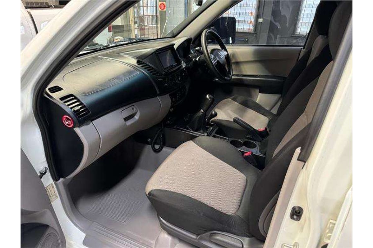 2015 Mitsubishi Triton GLX MN 4X4