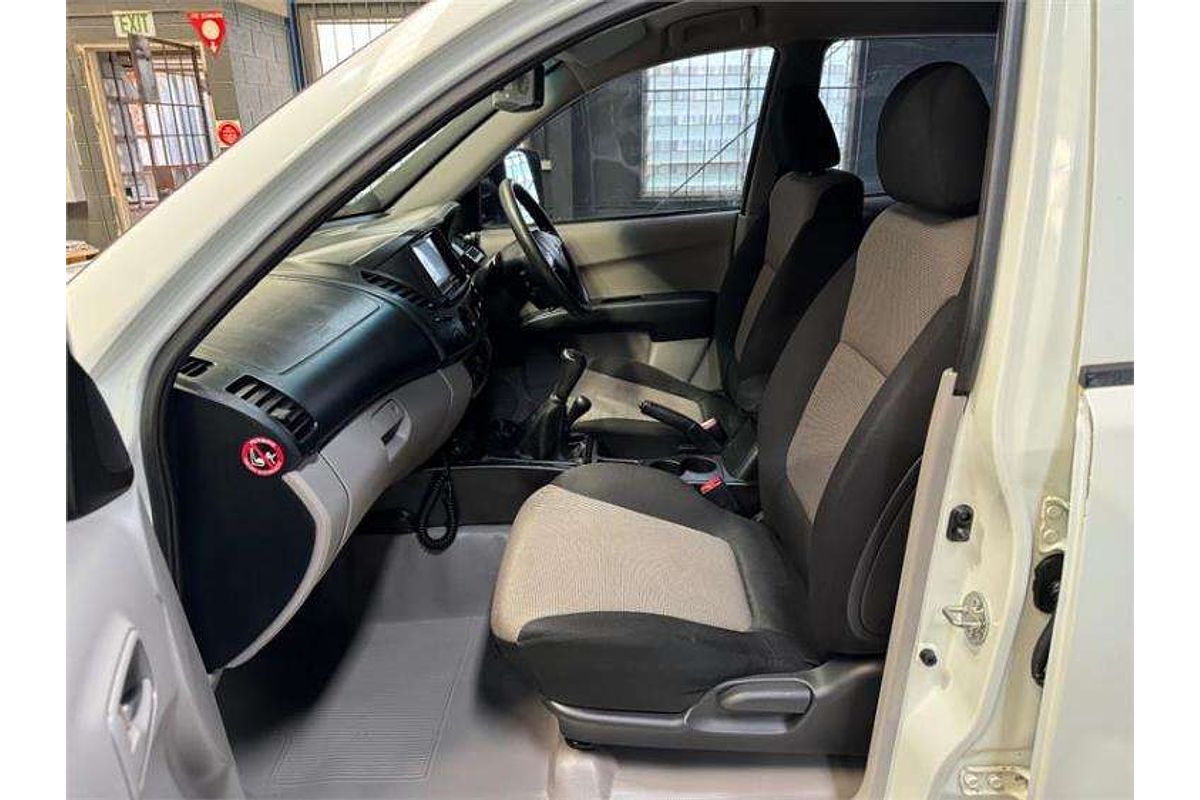 2015 Mitsubishi Triton GLX MN 4X4