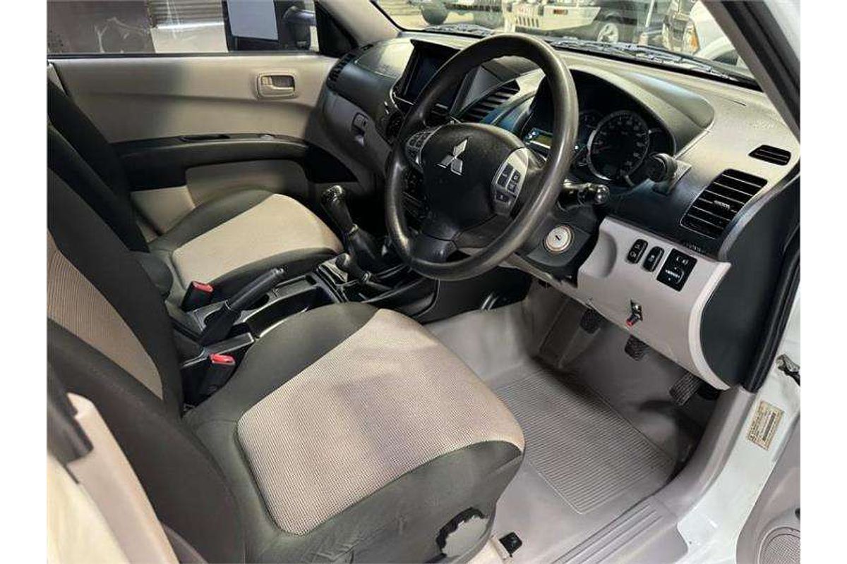 2015 Mitsubishi Triton GLX MN 4X4