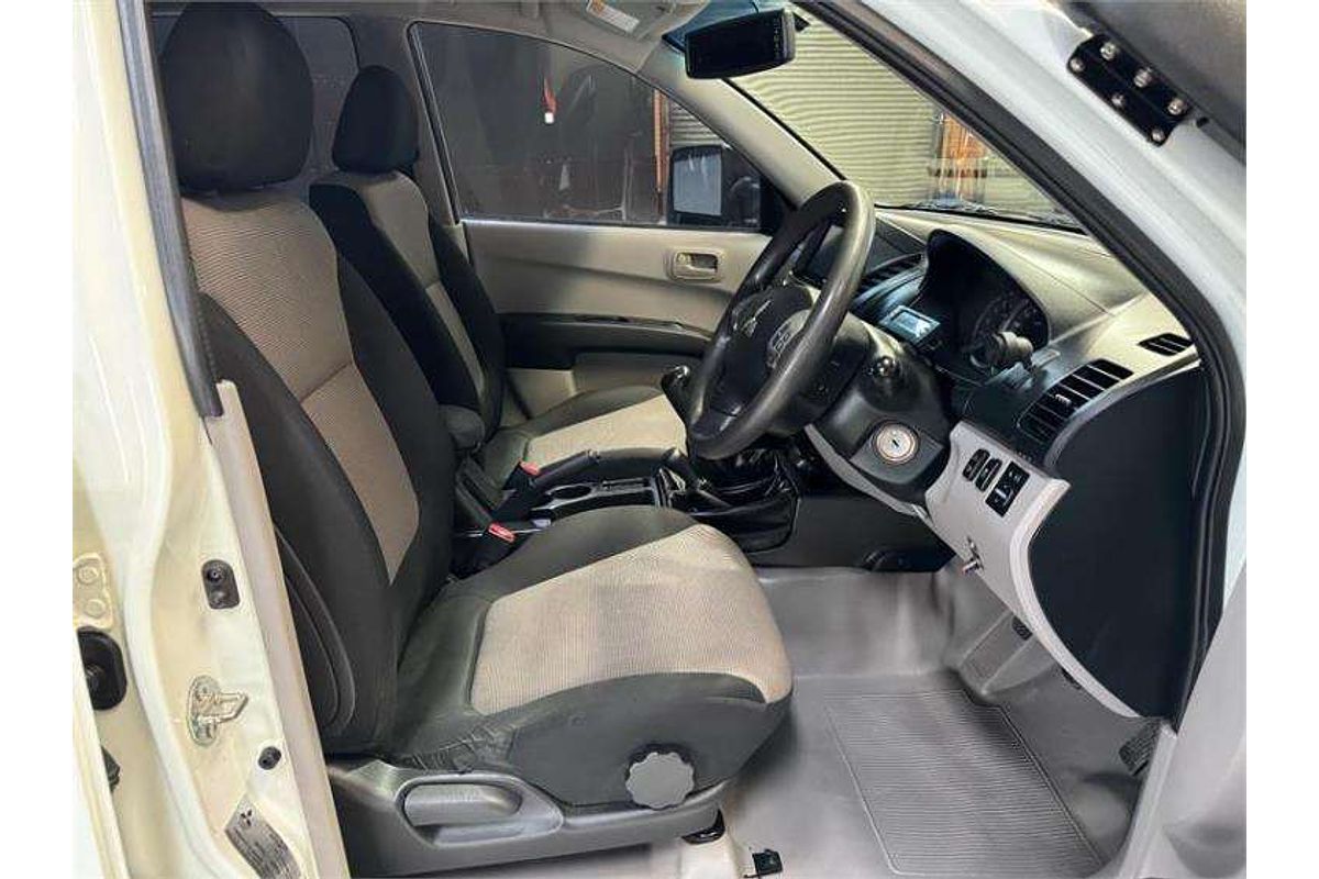 2015 Mitsubishi Triton GLX MN 4X4