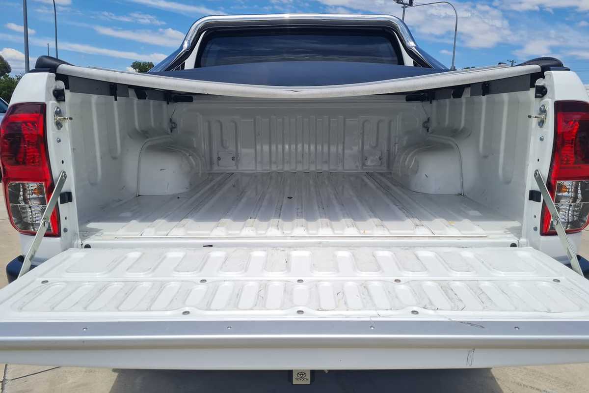 2017 Toyota HILUX SR5 GUN126R