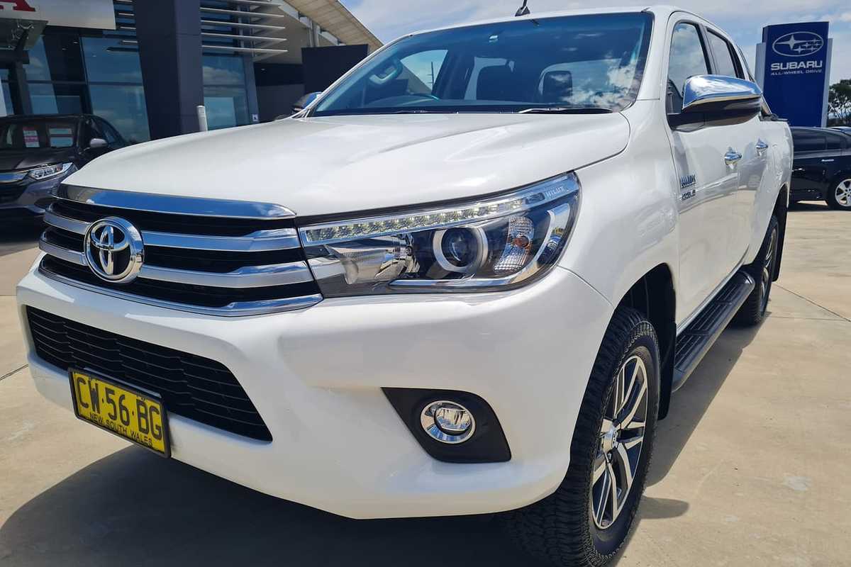 2017 Toyota HILUX SR5 GUN126R