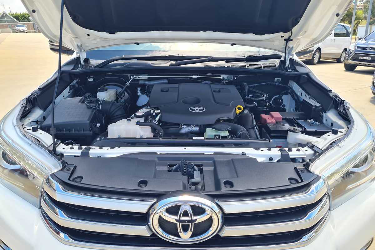 2017 Toyota HILUX SR5 GUN126R