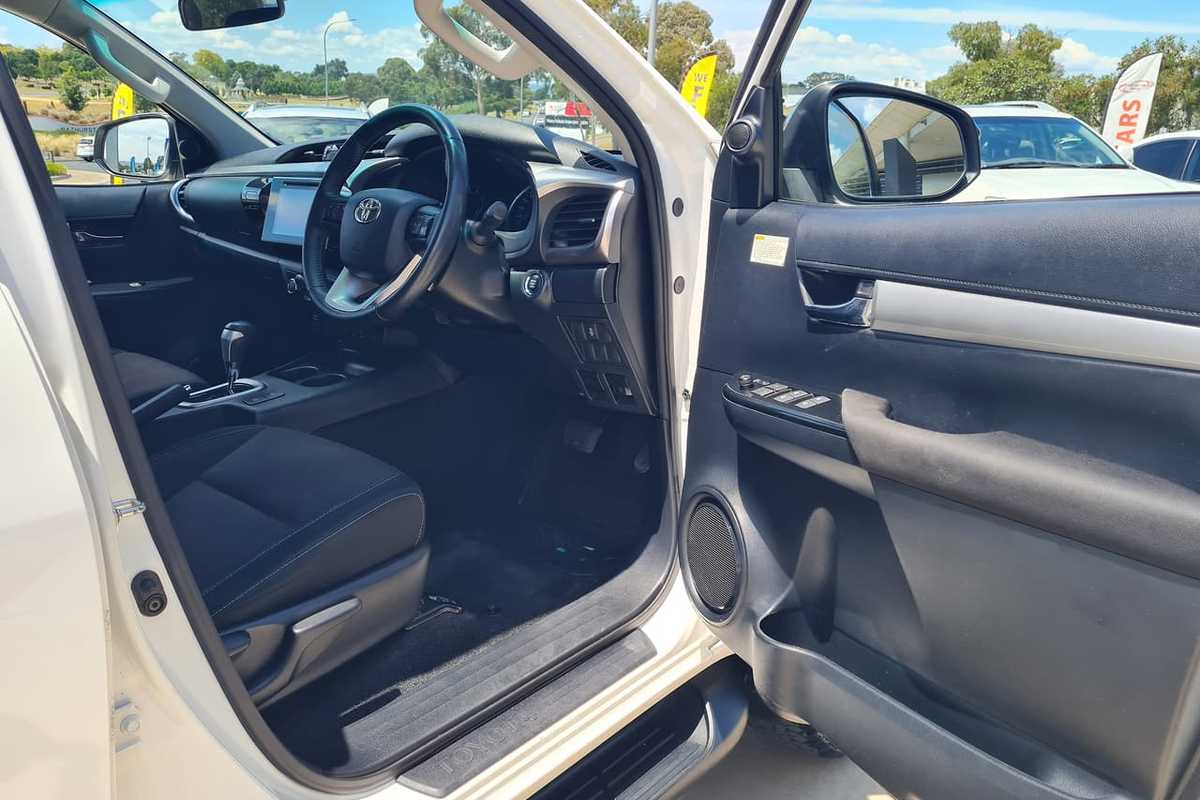 2017 Toyota HILUX SR5 GUN126R