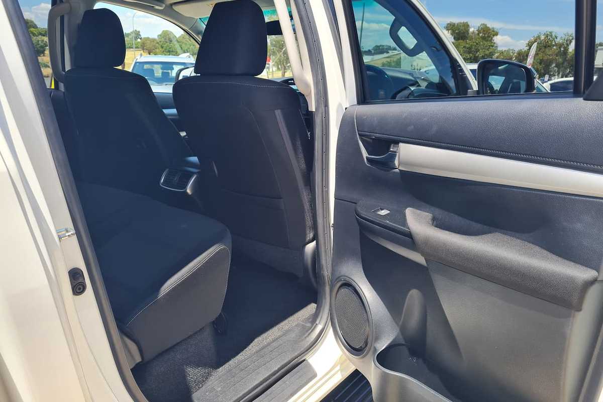 2017 Toyota HILUX SR5 GUN126R